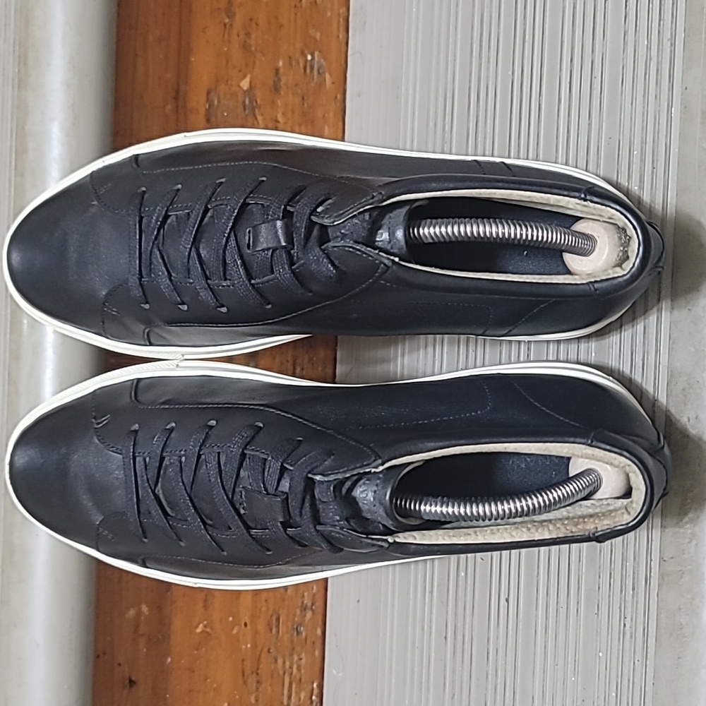 Men's Banana Republic Leather Sneakers Size 8.